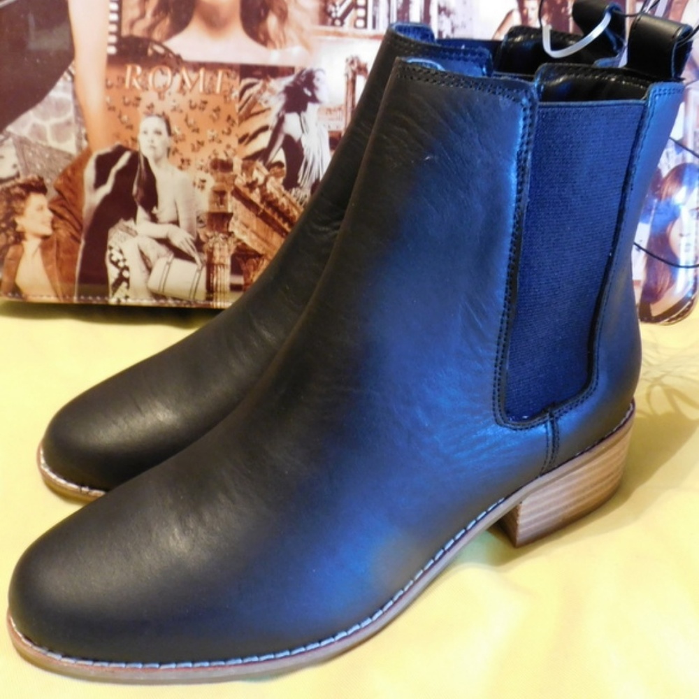 Gap Women  Boots NWOT - Picture 3 of 8